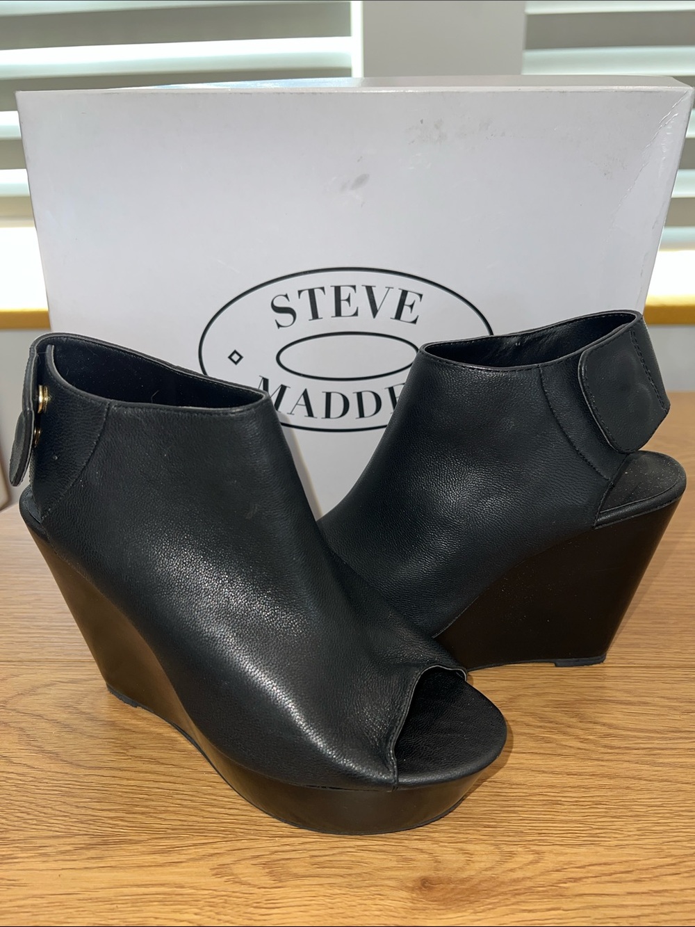 NIB Steve Madden Black Leather Peep-Toe Wedge Sandals